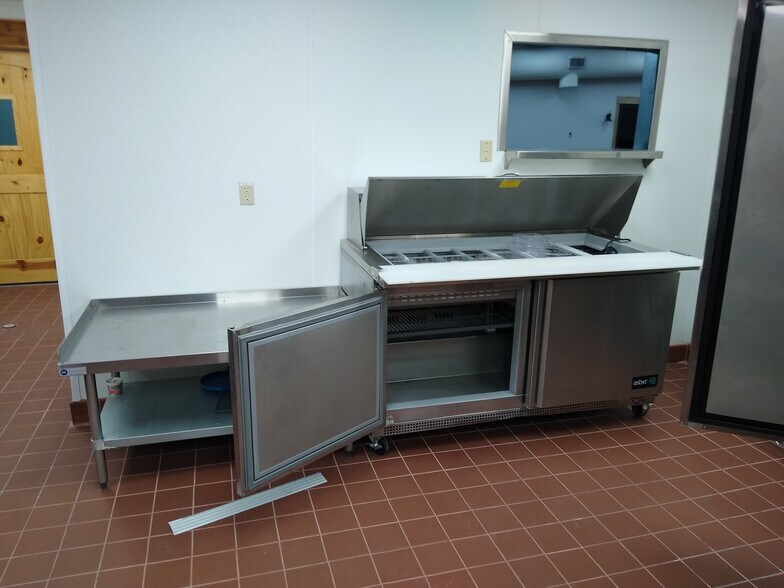 More Photos Of 800 S International Blvd, Hidalgo Freestanding For Lease