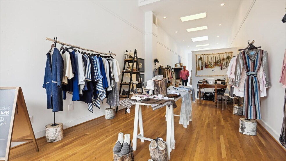 More Photos Of 103 W Federal St, Middleburg Storefront Retail Office For Sale