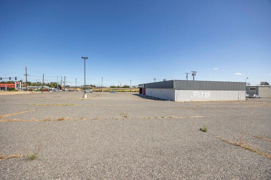 More Photos Of 101 S Gum St, Kennewick Sports And Entertainment For Sale
