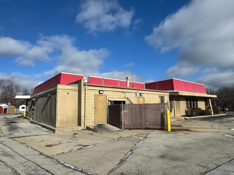 More Photos Of 1285 N High St, Hillsboro Restaurant For Sale