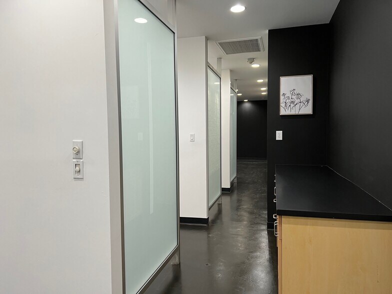 More Photos Of 5721 Cahuenga Blvd, North Hollywood Warehouse For Sale
