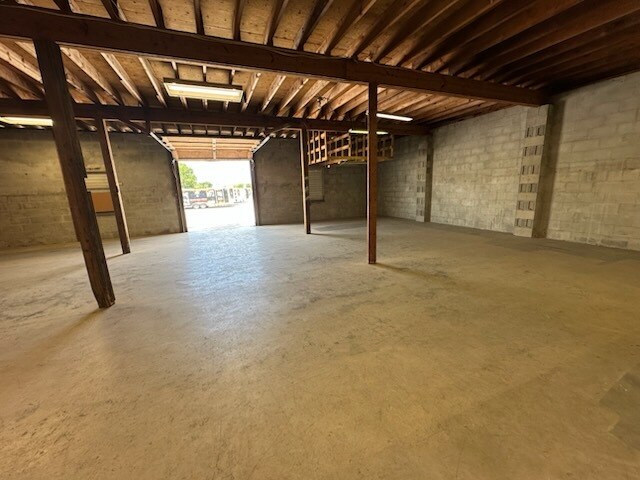 More Photos Of 23160 Harbor View Rd, Port Charlotte Warehouse For Lease