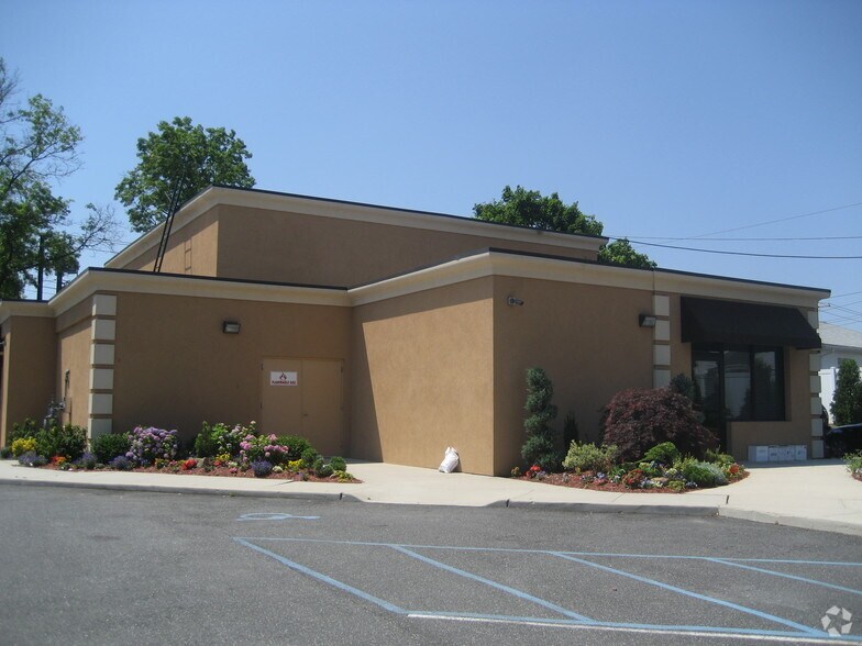 More Photos Of 1074 Old Country Rd, Plainview Medical For Lease