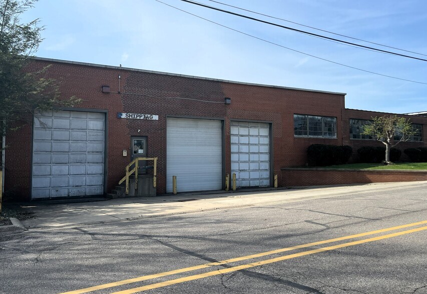 More Photos Of 715 E Duncan St, Manchester Warehouse For Lease