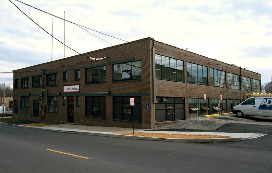 Primary Photo Of 6300 Etzel Ave, Saint Louis Warehouse For Sale