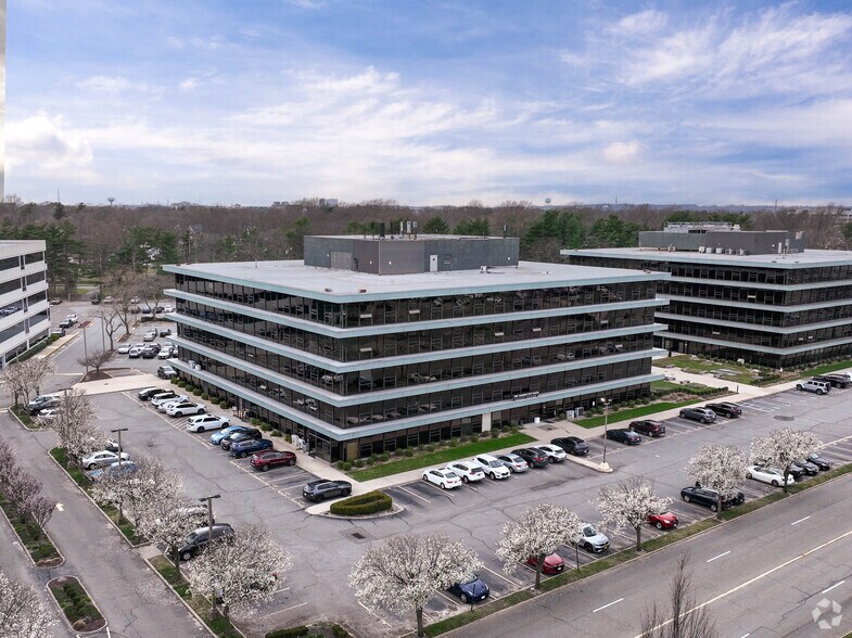 More Photos Of 200 Garden City Plz, Garden City Office For Lease