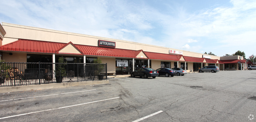 More Photos Of 1600 N Main St, High Point General Retail For Lease