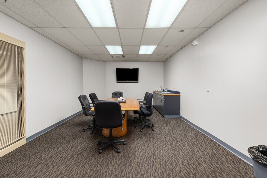 More Photos Of 11520 St. Charles Rock Rd, Bridgeton Medical For Lease