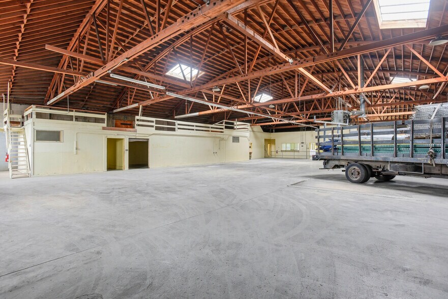 More Photos Of 940 S Amphlett Blvd, San Mateo Manufacturing For Lease