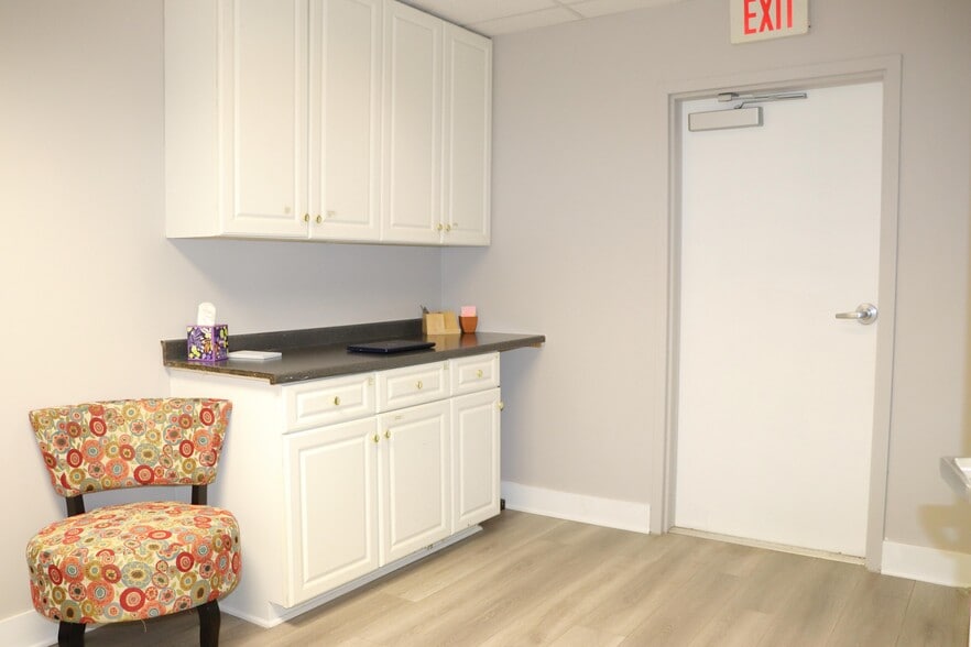 More Photos Of 3930 Walnut St, Fairfax Medical For Sale