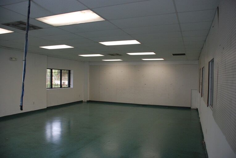 More Photos Of 1330 W Indiantown Rd, Jupiter Warehouse For Lease