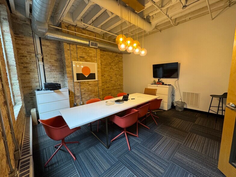 More Photos Of 10-18 W Hubbard St, Chicago Loft Creative Space For Lease