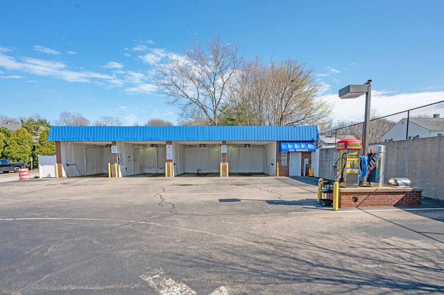 More Photos Of 595 Lafayette Rd, Hampton Freestanding For Sale