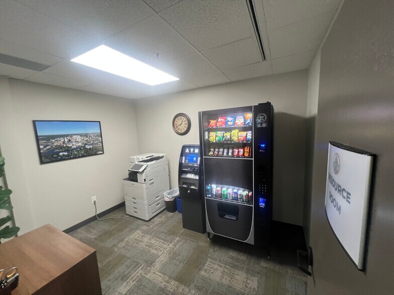 More Photos Of 300 3rd Ave SE, Rochester Coworking Space