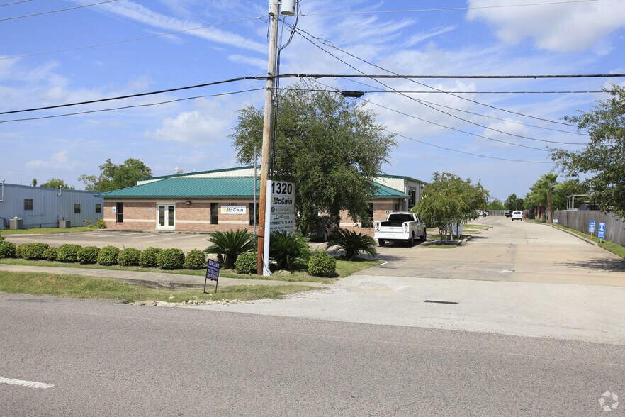 More Photos Of 1320 Highway 3 S, League City Warehouse For Lease