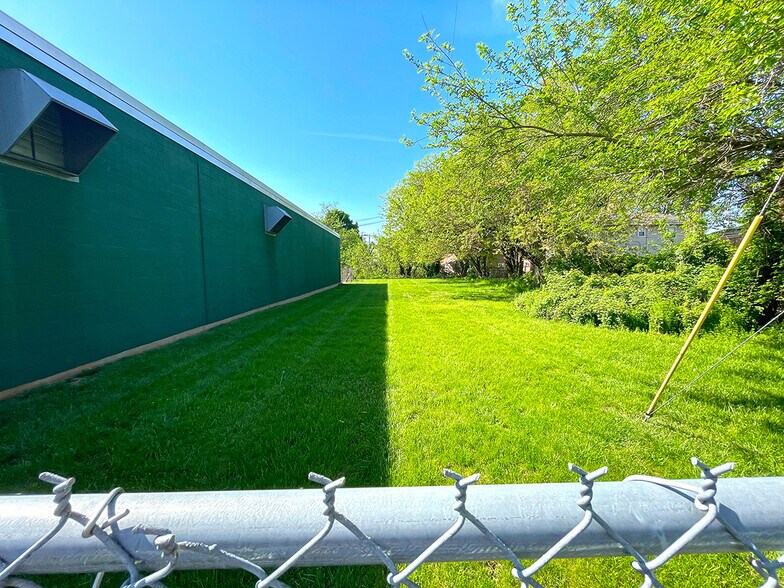 More Photos Of 24-26 Parkway Blvd, York Warehouse For Sale