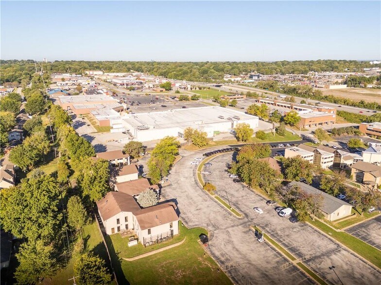 More Photos Of 4216 S Hocker Dr, Independence Office For Sale