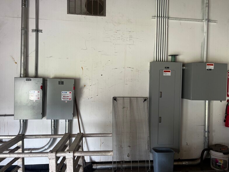 More Photos Of 2804 NW 10th St, Oklahoma City Manufacturing For Sale