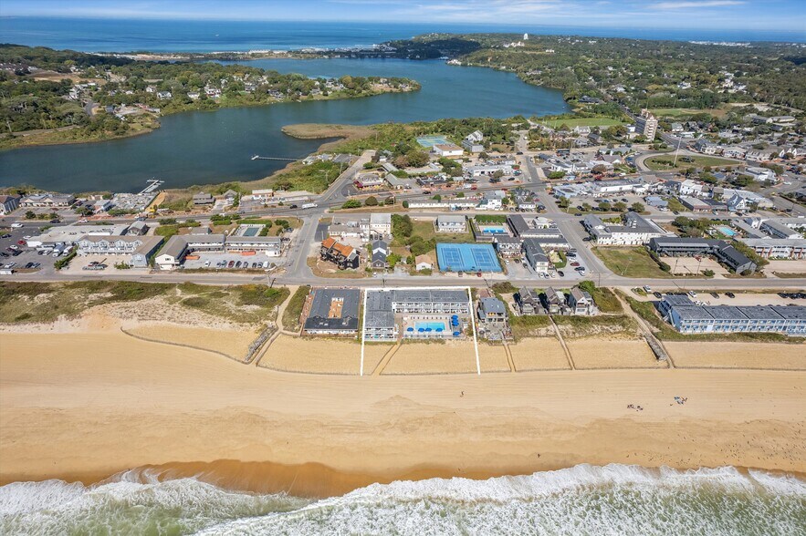 More Photos Of 84 S Emerson Ave, Montauk Hotel For Sale