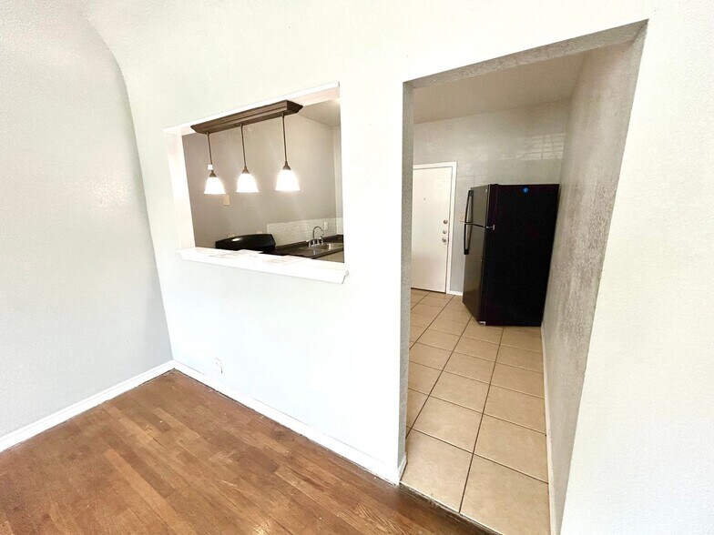 More Photos Of 1409 W Woodlawn Ave, San Antonio Apartments For Sale