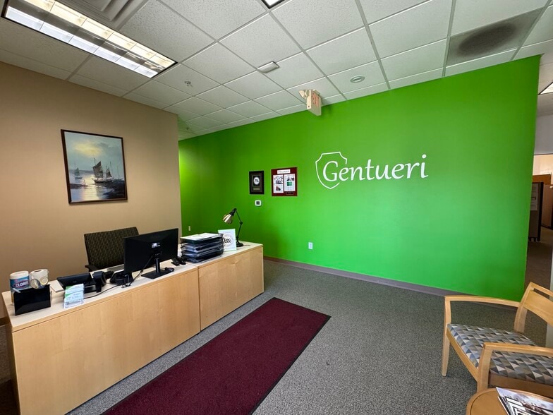 More Photos Of 310-312 Locust Dr, Verona Showroom For Lease