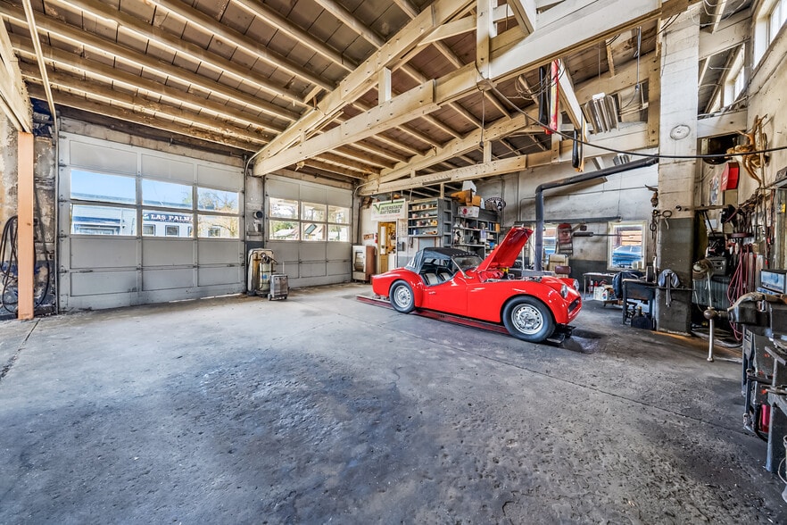 More Photos Of 205 E California St, Jacksonville General Retail For Sale