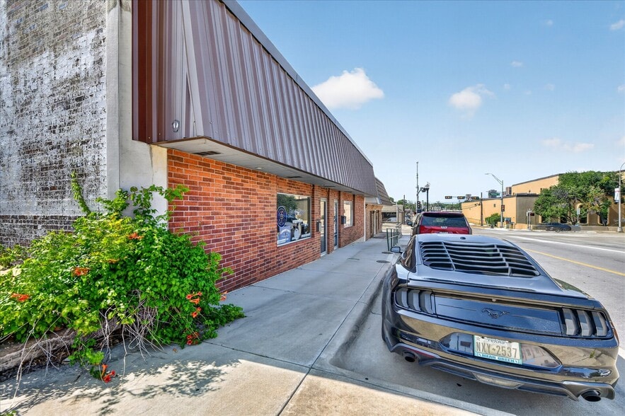 More Photos Of 221-223 N Locust St, Denton Office For Sale