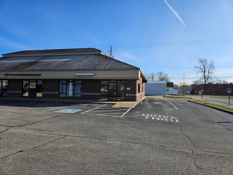 More Photos Of 501 N Main St, Evansville Storefront For Lease