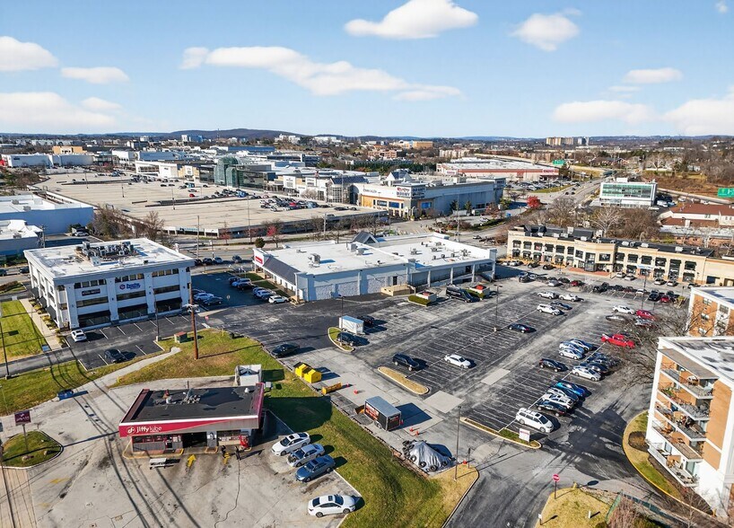 More Photos Of 640-690 W Dekalb Pike, King Of Prussia Storefront For Lease