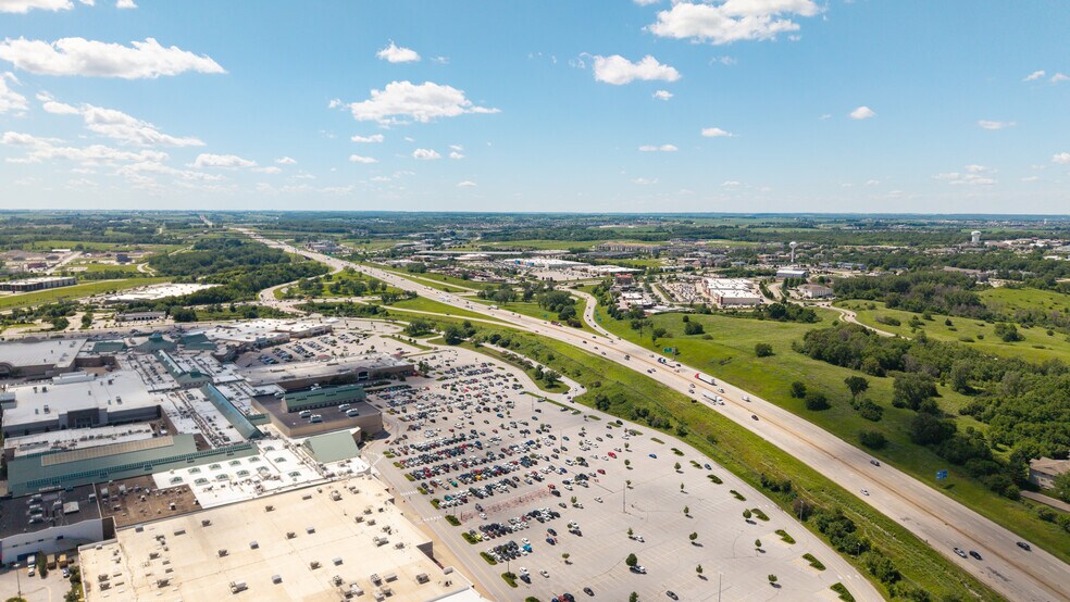 More Photos Of 2750 Heartland Dr, Coralville Supermarket For Sale