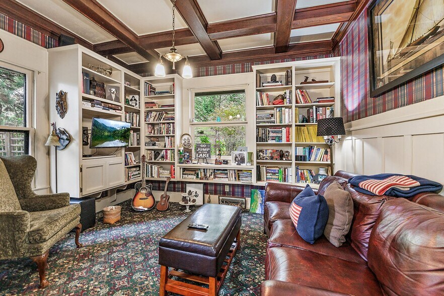 More Photos Of 455 N Oregon St, Jacksonville Hospitality For Sale