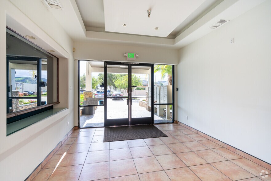 More Photos Of 45 W Easy St, Simi Valley Warehouse For Lease