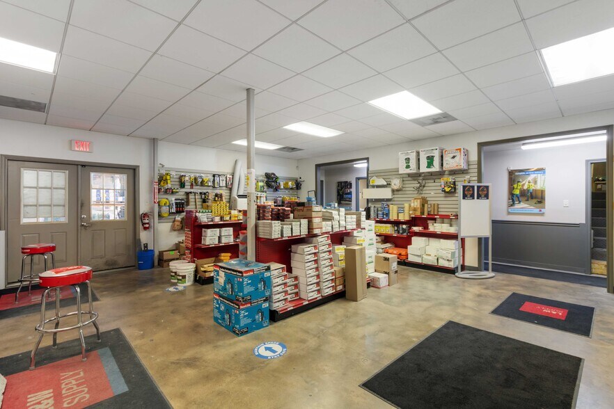 More Photos Of 1707 Graham Rd, College Station Warehouse For Lease