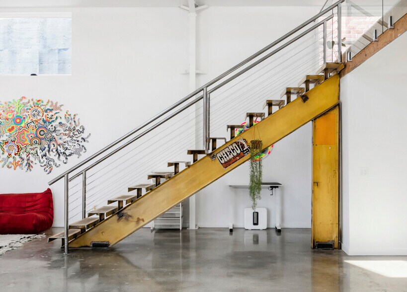 More Photos Of 3475 Union Pacific Ave, Los Angeles Manufacturing For Sale