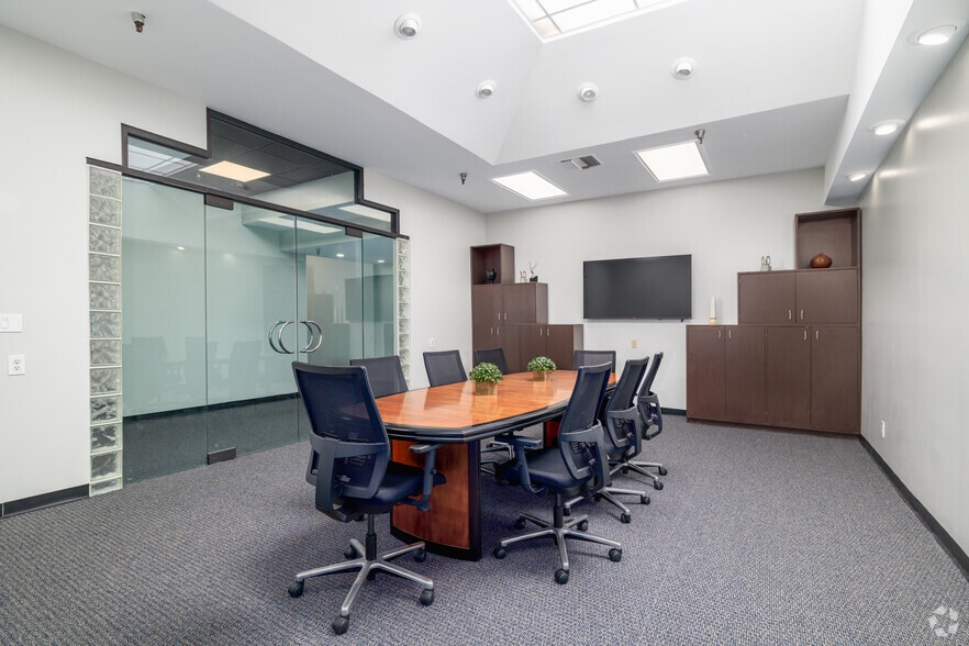 More Photos Of 1611 W Pomona Rd, Corona Unknown For Lease