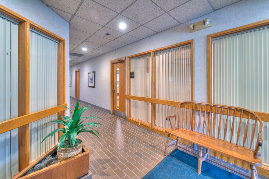 More Photos Of 900 E Michigan Ave, Jackson Office For Lease