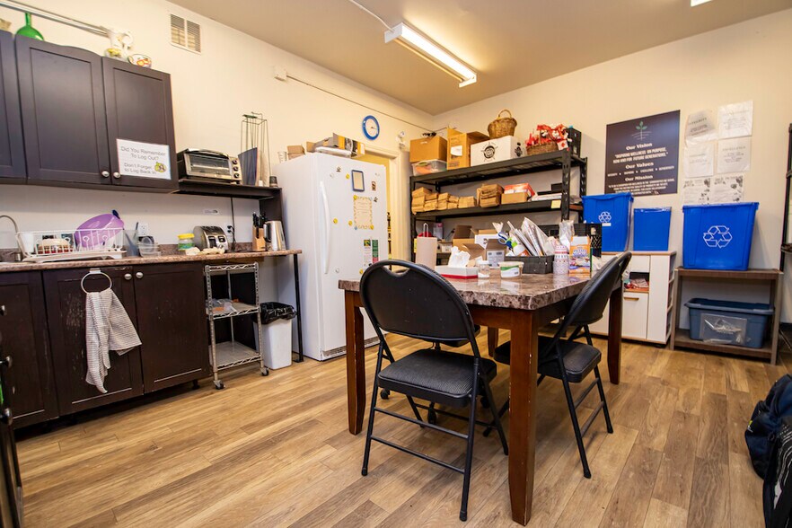 More Photos Of 904 Water St, Peterborough Freestanding For Lease