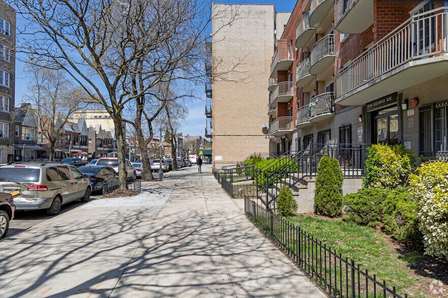 More Photos Of 2792-2796 Sedgwick Ave, Bronx Apartments For Lease