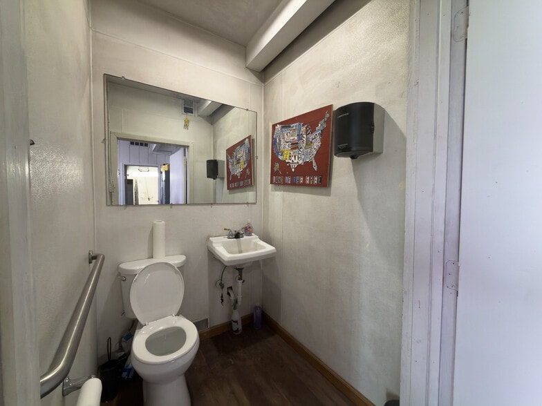 More Photos Of 2203 Navarre Rd, Canton Auto Dealership For Sale