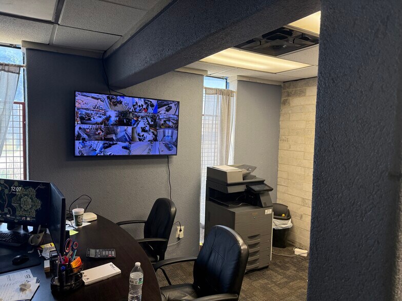 More Photos Of 2333 Joe Field Rd, Dallas Light Manufacturing For Lease