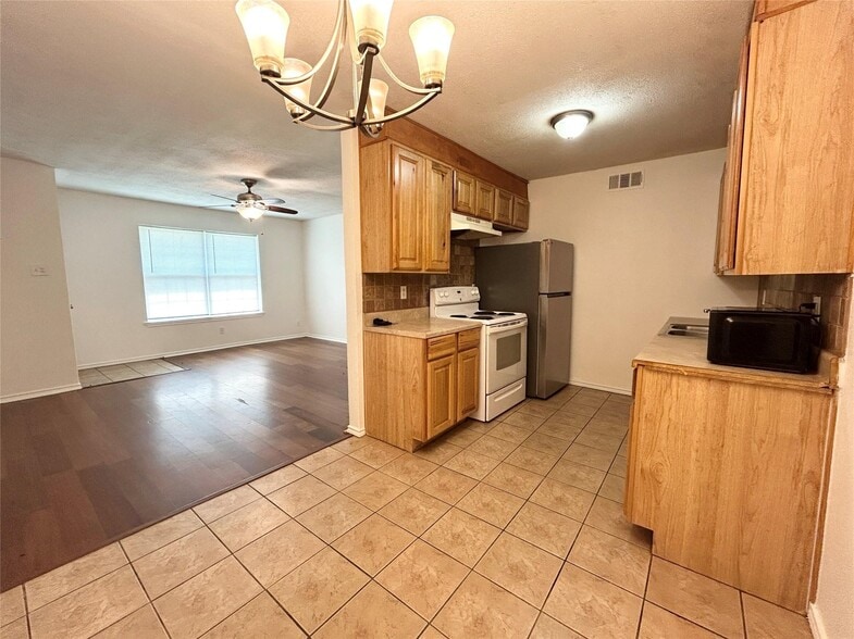 More Photos Of 214 Locust St, Sulphur Springs Apartments For Sale