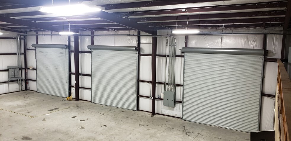 More Photos Of 15106 Chaplin St, Houston Warehouse For Lease