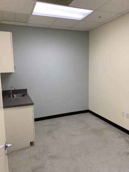 More Photos Of 1155 35th Ln, Vero Beach Medical For Lease