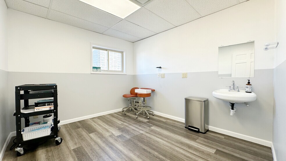 More Photos Of 7125 Reading Rd, Cincinnati Medical For Sale