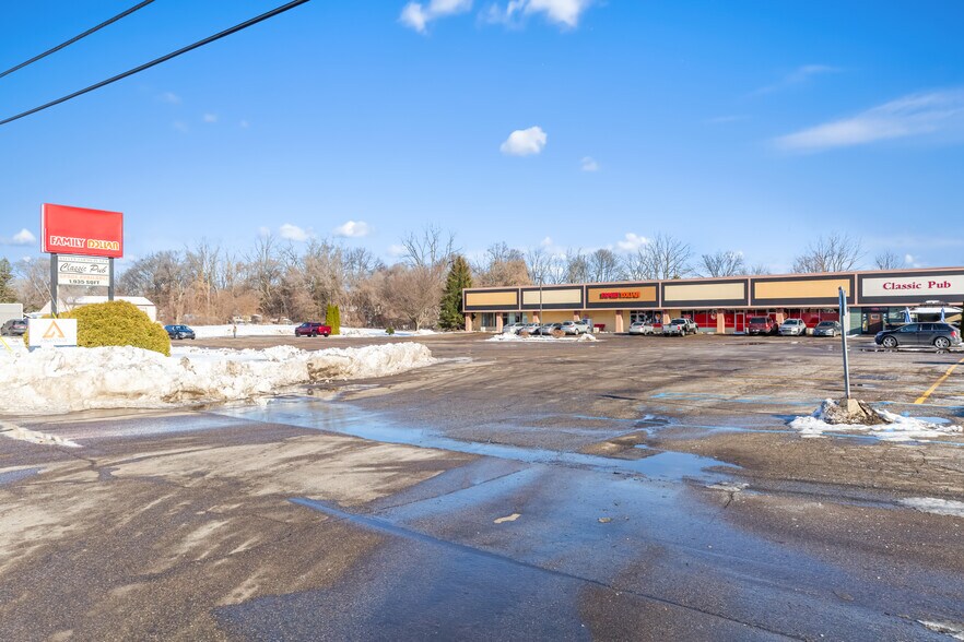 More Photos Of 16209-16235 S US 27, Lansing Unknown For Lease