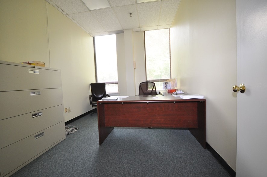 More Photos Of 347 Elizabeth Ave, Somerset Office For Lease