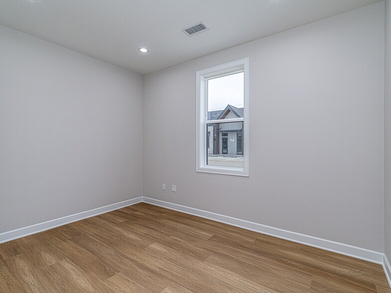 More Photos Of 1325 Main St, Katy Office Residential For Sale