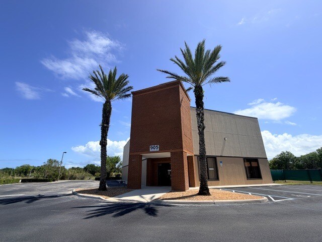 More Photos Of 905 Foster Way, South Daytona Warehouse For Lease