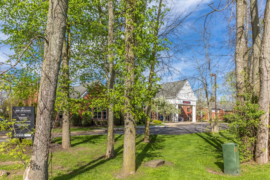 More Photos Of 100 Sylvan Pky, Amherst Medical For Lease