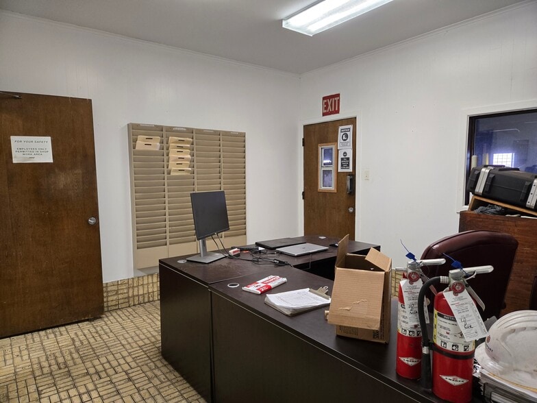 More Photos Of 658 Omaha Dr, Corpus Christi Service For Lease